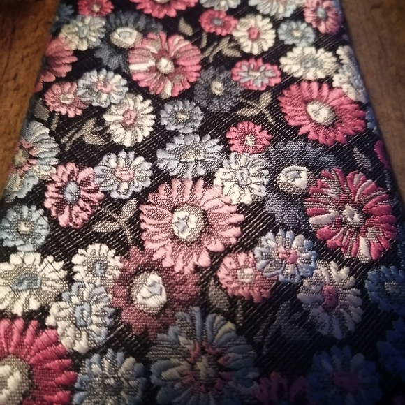 Tie - Picture 4 of 4